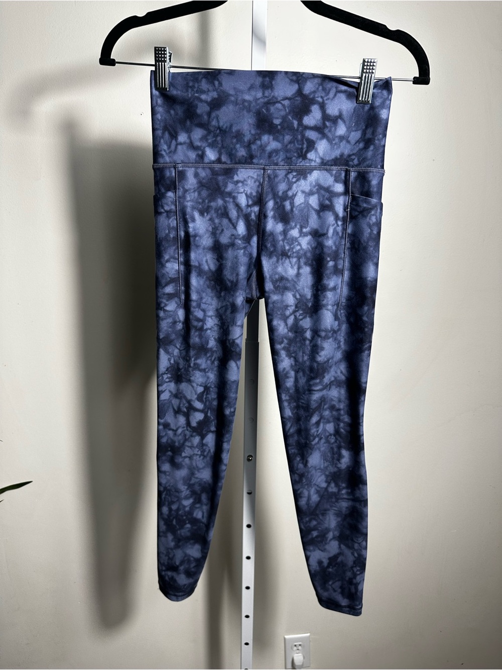 L10. Athleta XS High Rise Side Pocket Leggings Navy Black Tie Dye Mineral Wash